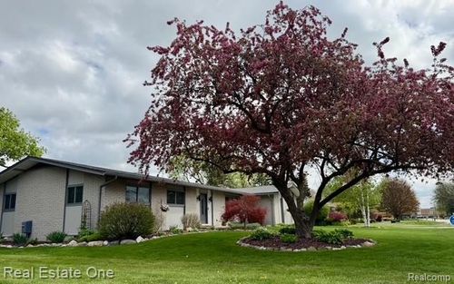 1115 Torpey Dr, Troy, MI, 48083-5442 | Card Image