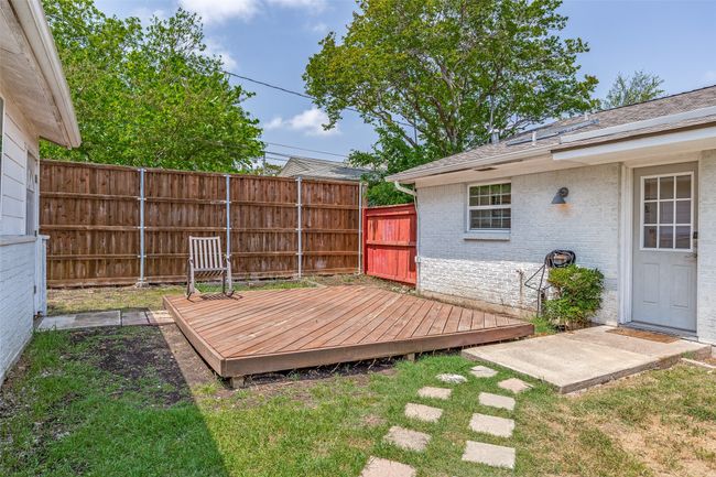 Backyard decking with detached garage | Image 23