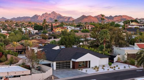 1955 E Greenway Rd, Phoenix, AZ, 85022-3906 | Card Image