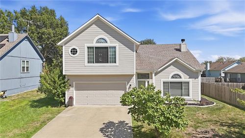 1221 Se Meridian Dr, Lee's Summit, MO, 64081-3173 | Card Image
