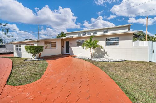 8241 Sw 12th Ter, Miami, FL, 33144-4343 | Card Image