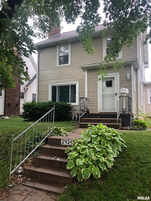 2929 Davenport Ave, Davenport, IA, 52803-1748 | Card Image