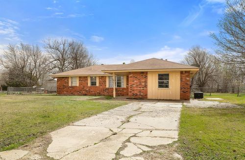 304 W Division St, Union City, OK, 73090-9546 | Card Image