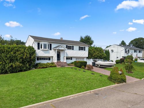 109 Remington Ave, Selden, NY, 11784-1919 | Card Image