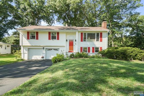 580 Hoover Avenue, Twp of Washington, NJ, 07676 | Card Image