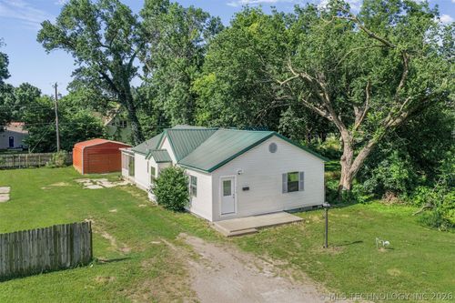 610 E 5th St, Dewey, OK, 74029-2530 | Card Image