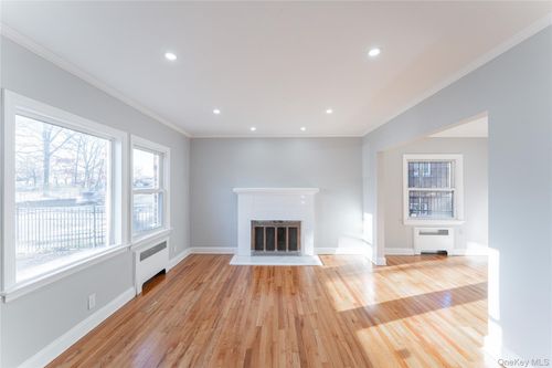 17031 Grand Central Pkwy, Jamaica, NY, 11432-1334 | Card Image