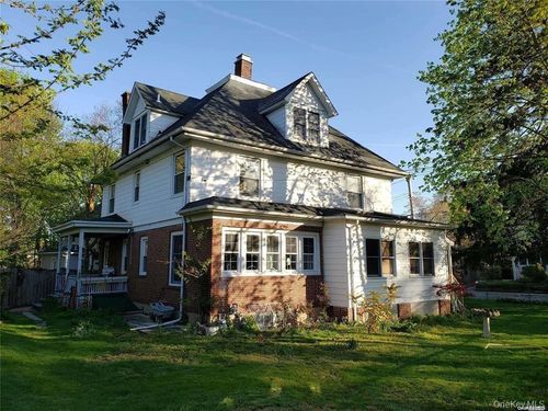 uppr-102 Berry Hill Road Road, Oyster Bay, NY, 11771 | Card Image