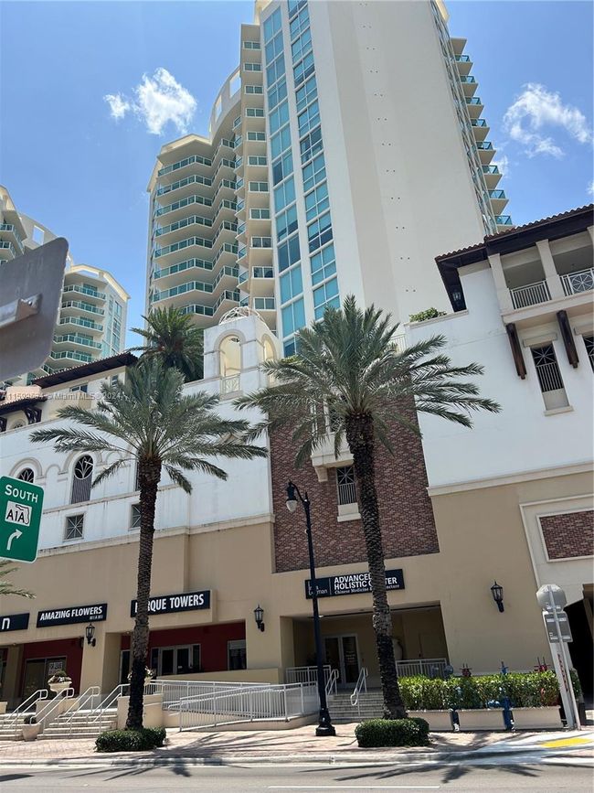 TH-307 - 250 Sunny Isles Blvd, Condo with 3 bedrooms, 2 bathrooms and null parking in Sunny Isles Beach FL | Image 2