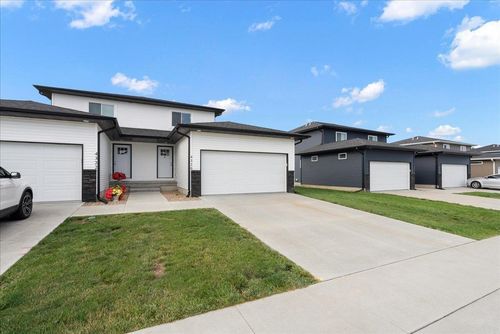 4332 Mourning Dove Dr, Waterloo, IA, 50702-6129 | Card Image