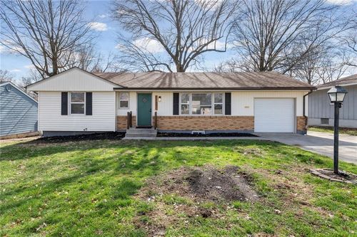 17301 E Cheyenne Dr, Independence, MO, 64056-1803 | Card Image