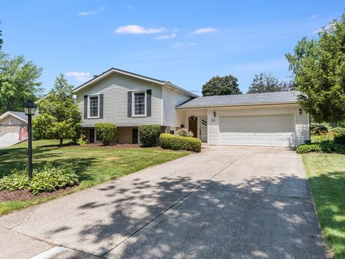1110 Tamarack Dr, Darien, IL, 60561-4082 | Card Image