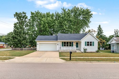 2336 Bradwood Ave, Altoona, WI, 54720-1531 | Card Image