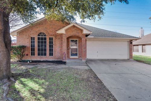 856 Santa Fe Dr, Saginaw, TX, 76131-4851 | Card Image