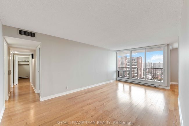 1601 - 1195 Richmond Rd, Condo with 3 bedrooms, 2 bathrooms and null parking in Ottawa ON | Image 10