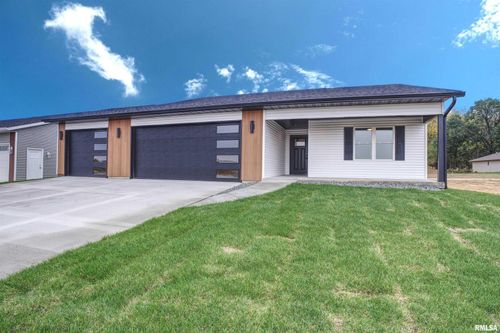 404 Crossroads Ave, Camanche, IA, 52730-1272 | Card Image