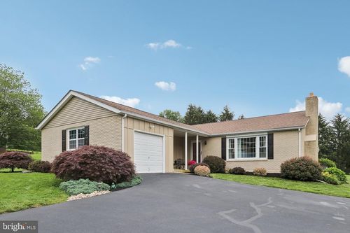 611 Hillcrest Dr, PERKASIE, PA, 18944-2435 | Card Image