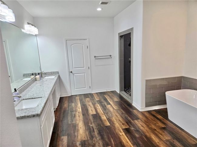 5074 Amber St, House other with 5 bedrooms, 4 bathrooms and null parking in Bishop TX | Image 9