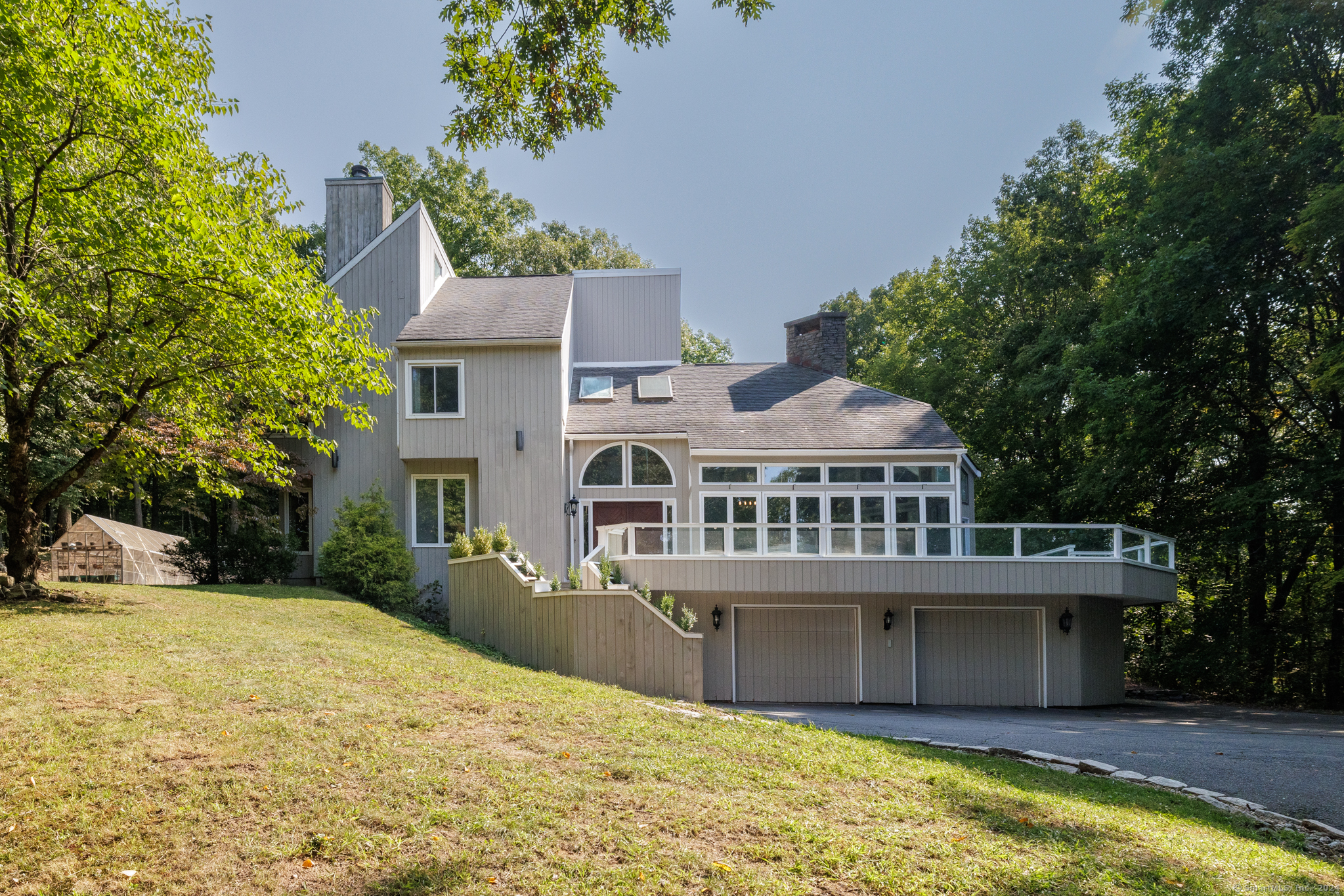 Strickland St, Glastonbury, CT 06033