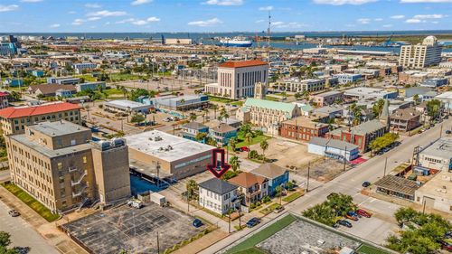 811 24th St, Galveston, TX, 77550-2207 | Card Image