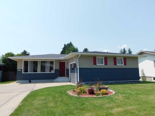 315 6 Street W, Brooks, AB, T1R0B4 | Card Image