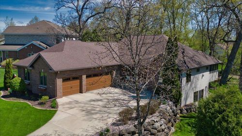 1801 Maplecrest Dr, Verona, WI, 53593-7923 | Card Image