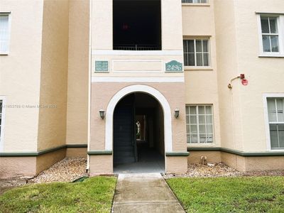 207 - 2496 Centergate Dr, Condo with 2 bedrooms, 2 bathrooms and null parking in Miramar FL | Image 1