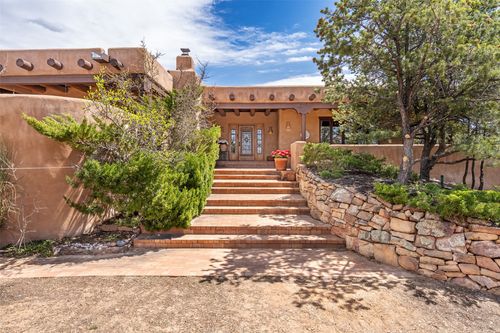 61 Calle Encanto, Santa Fe, NM, 87506-0032 | Card Image