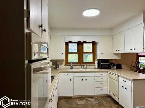 415 3rd Ave Nw, Buffalo Center, IA, 50424-1111 | Card Image