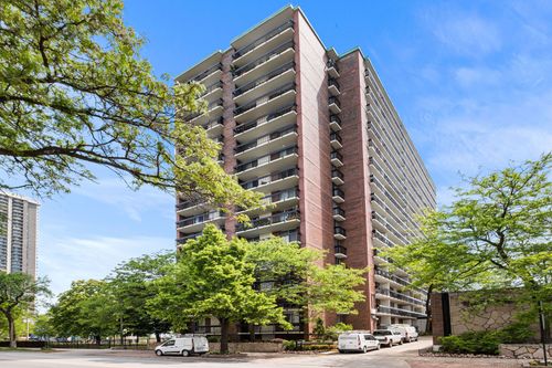 2c-5901 N Sheridan Rd, Chicago, IL, 60660-3628 | Card Image
