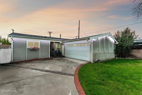 19844 Hemmingway St, Winnetka, CA, 91306-2326 | Card Image