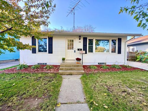 302 2nd St Se, Stewartville, MN, 55976-1310 | Card Image
