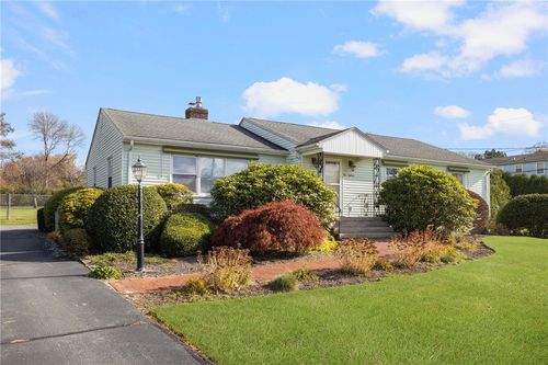 118 Wolcott Ave, Middletown, RI, 02842-5922 | Card Image