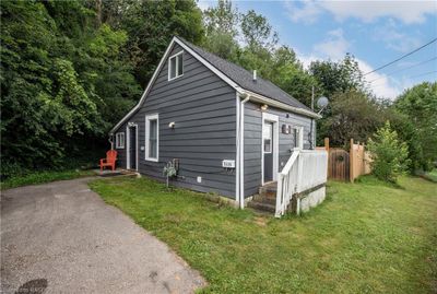 2525 3rd Ave E, House other with 2 bedrooms, 1 bathrooms and 2 parking in Owen Sound ON | Image 1