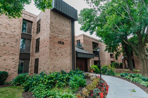1818 E Shorewood Blvd, Shorewood, WI, 53211-2561 | Card Image