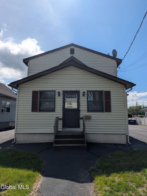 1729 Ferguson Street, Rotterdam, NY, 12303 | Card Image