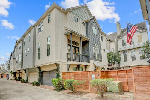 3225 Maxroy St, Houston, TX, 77008-6222 | Card Image