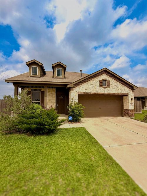 101 White Wing Ln, Sealy, TX, 77474-2416 | Card Image