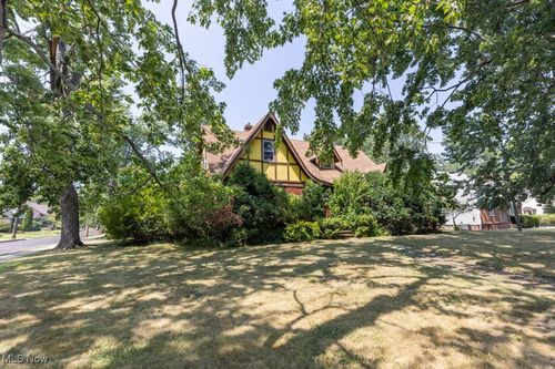18145 Lake Shore Blvd, Cleveland, OH, 44119-1201 | Card Image