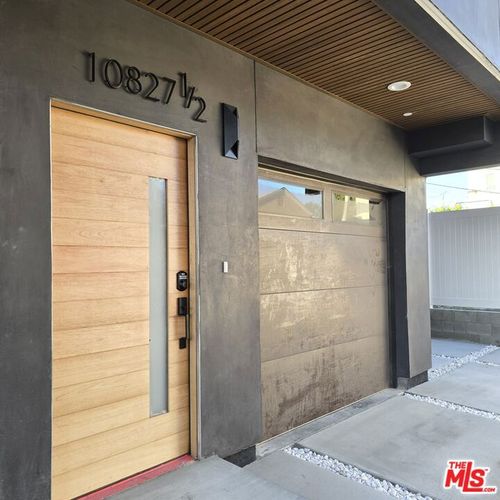 12-10827 1/2 Peach Grove Street, North Hollywood, CA, 91601 | Card Image