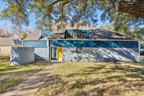1202 Green Briar Dr, Huntsville, TX, 77340 | Card Image