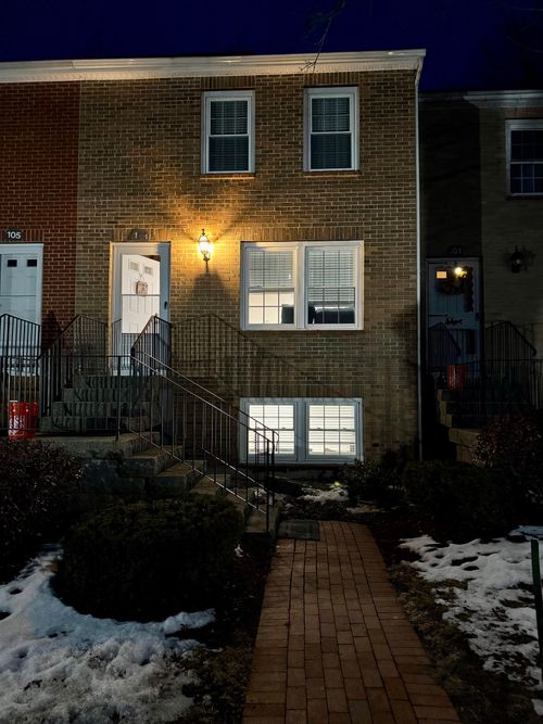 103 Derryfield Ct, Manchester, NH, 03104-4549 | Card Image