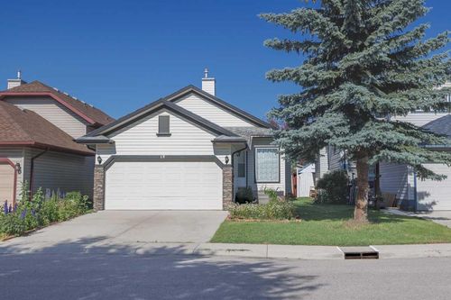 19 Erin Grove Se, Calgary, AB, T2B3L1 | Card Image