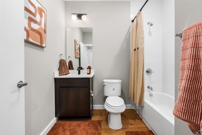 Guest bath with tub | Image 8