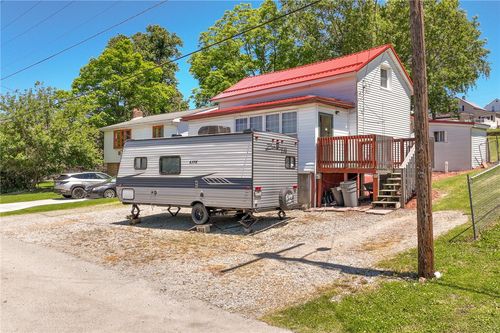 1407 Kirk St, Connellsville, PA, 15425-3838 | Card Image