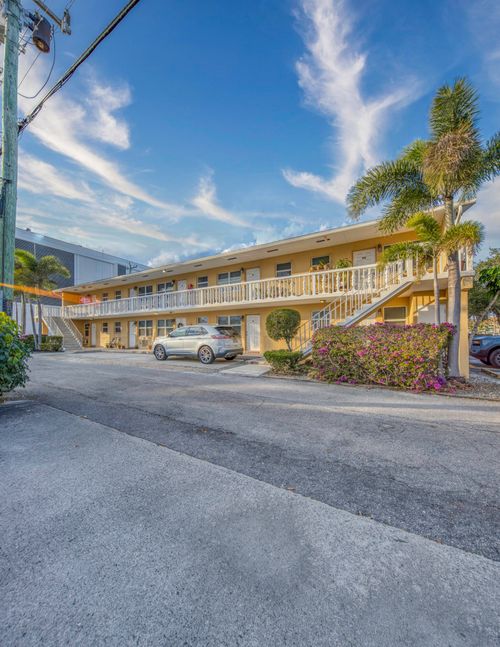 8-111 N L St, Lake Worth Beach, FL, 33460-3446 | Card Image