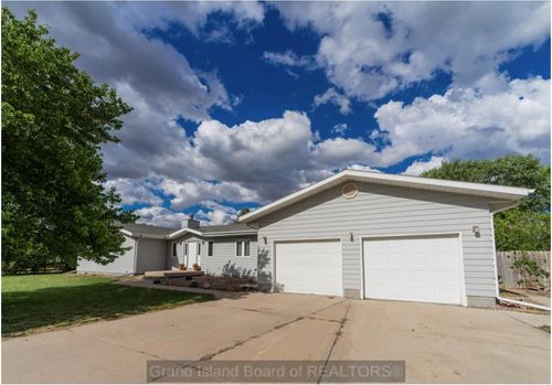921 West Avenue, Gibbon, NE, 68840 | Card Image