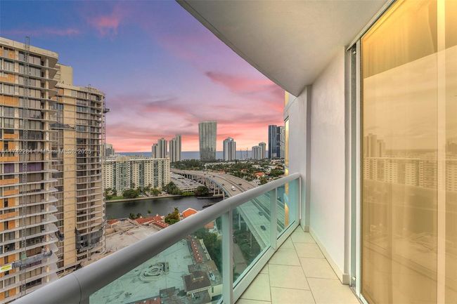 APT-2011 - 19400 Turnberry Way, Condo with 3 bedrooms, 3 bathrooms and null parking in Aventura FL | Image 8