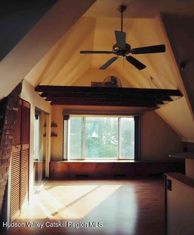 Living Area | Image 7