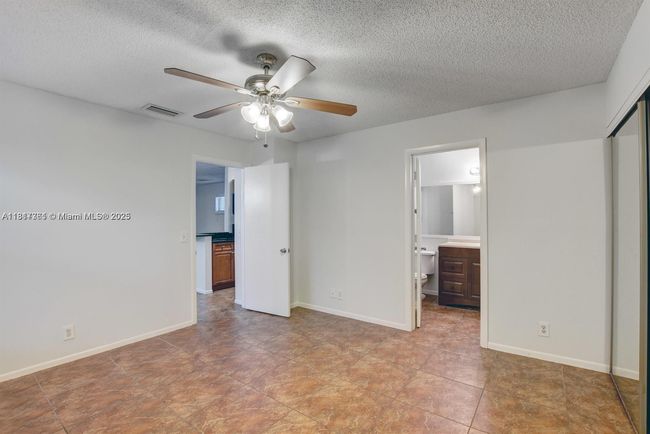 E - 28 Crossings Cir, Condo with 2 bedrooms, 2 bathrooms and null parking in Boynton Beach FL | Image 8